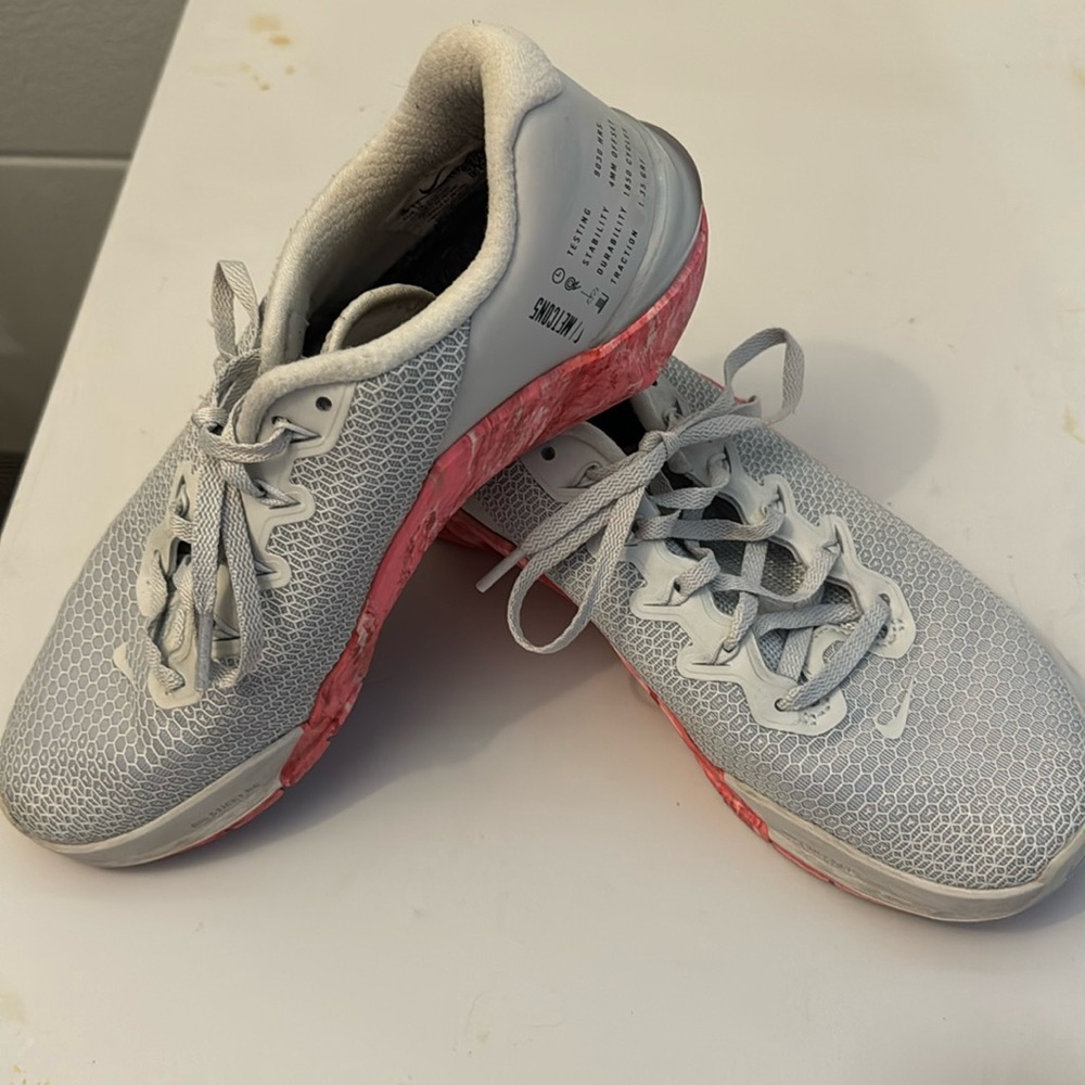 Women’s Nike Metcon5. Size 8 EUC